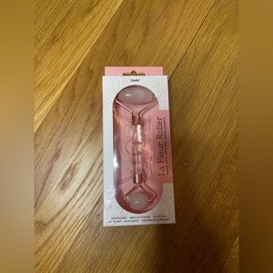 Rose quart face roller